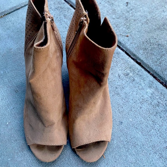 3/$20 Old Navy booties - Picture 1 of 2